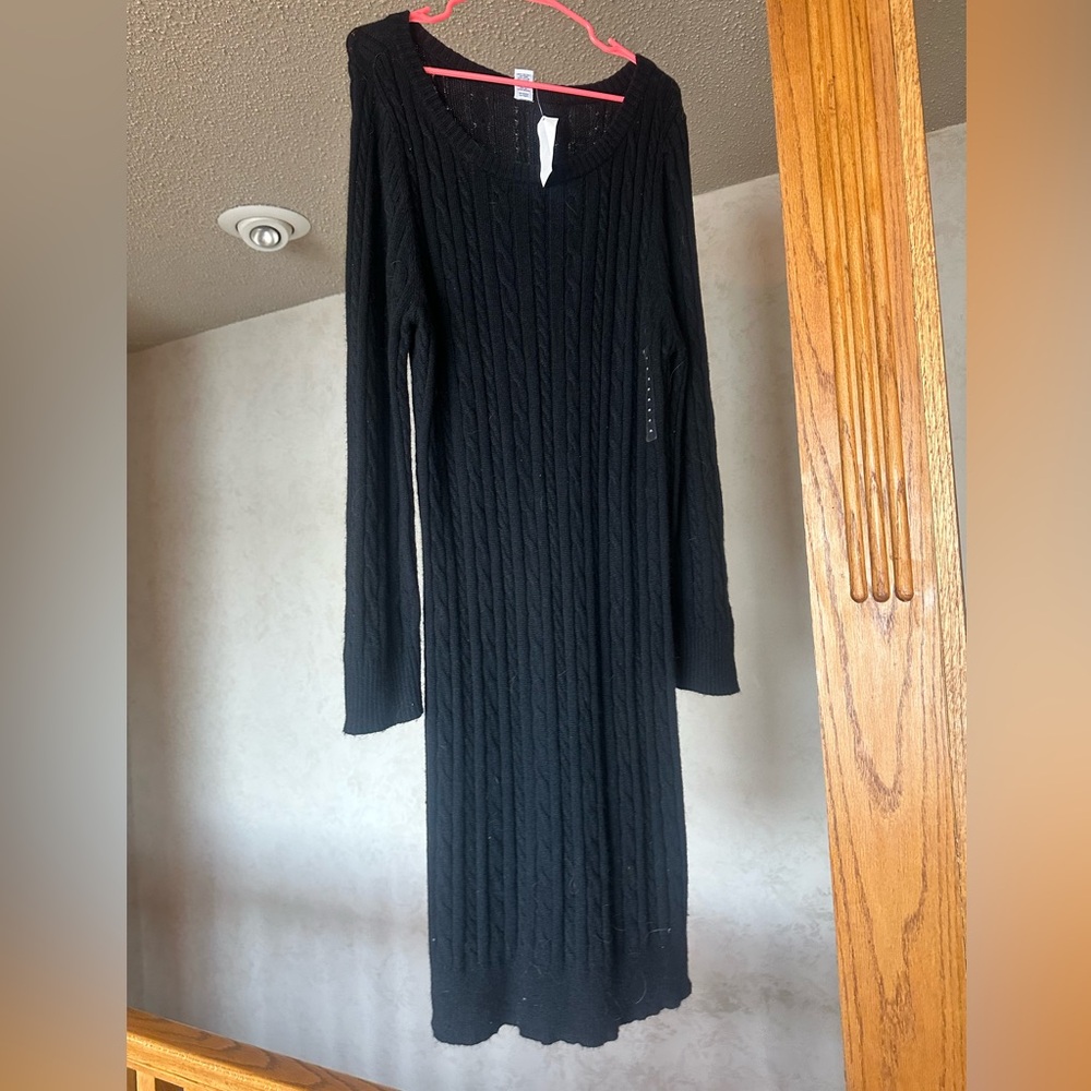 GAP Black Cable-Knit Long Sleeve Midi Dress
